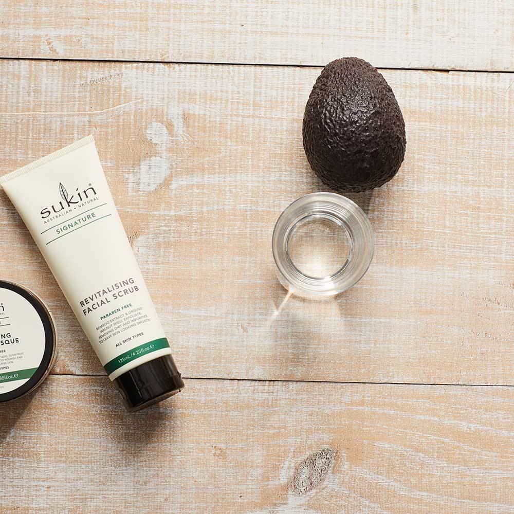 Sữa rửa mặt tái tạo da Sukin Signature Revitalising Facial Scrub 125mL