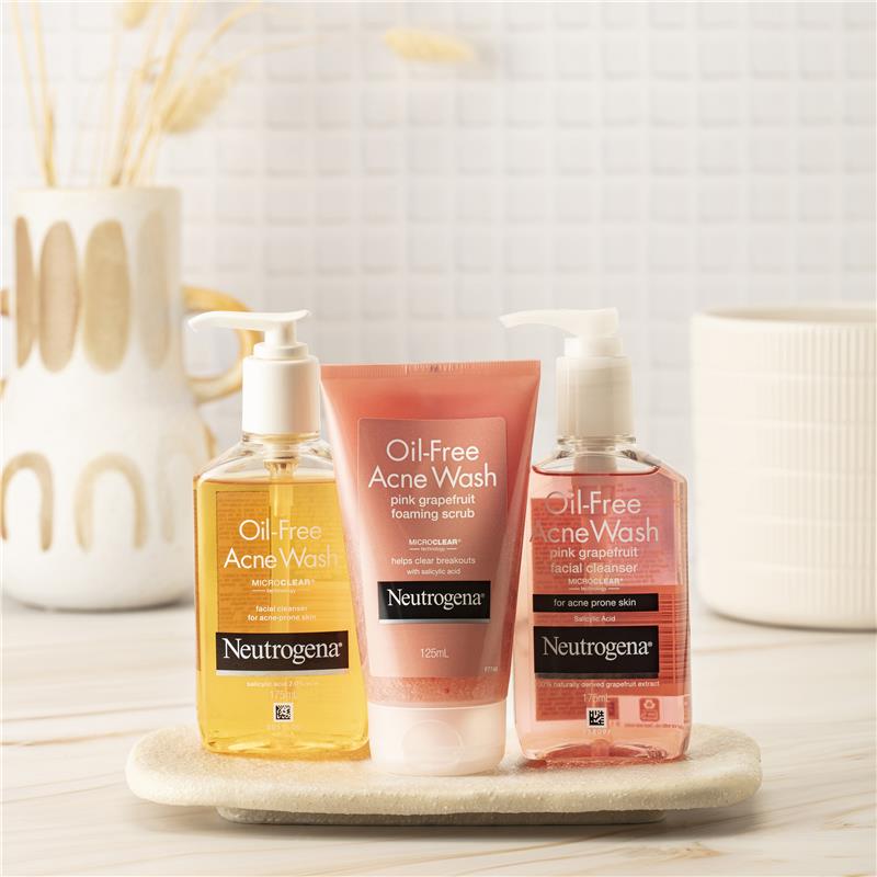Tẩy tế bào chết Neutrogena Oil Free Pink Grapefruit 125ml 